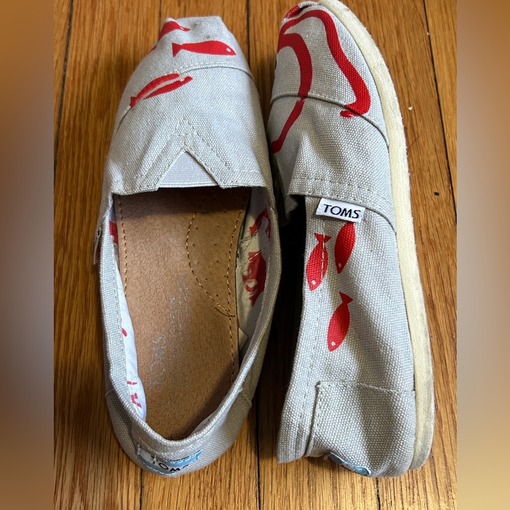 Tom’s classics with painted ocean life - Picture 2 of 3